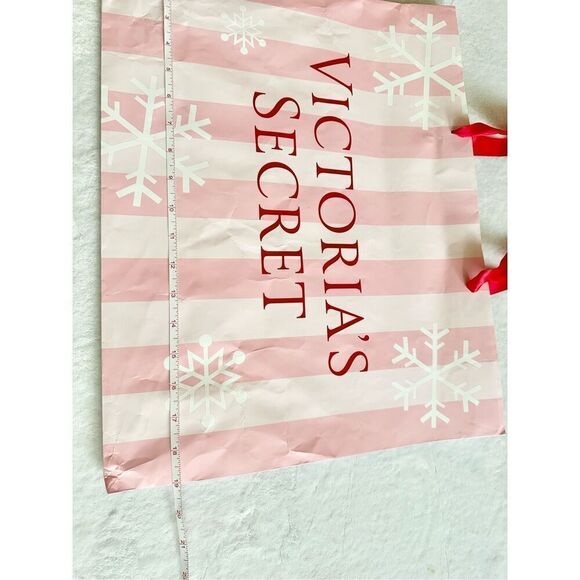 Victoria’s Secret large holiday light pink and red gift bag tote with snowflakes - Picture 5 of 6